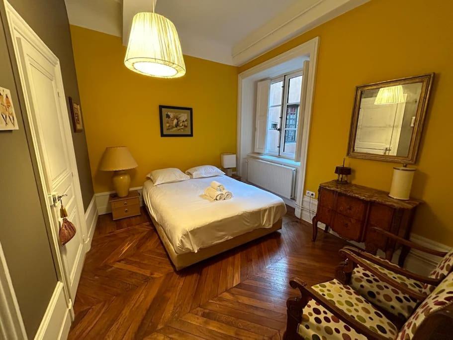 Les 24 Colonnes Apartment *