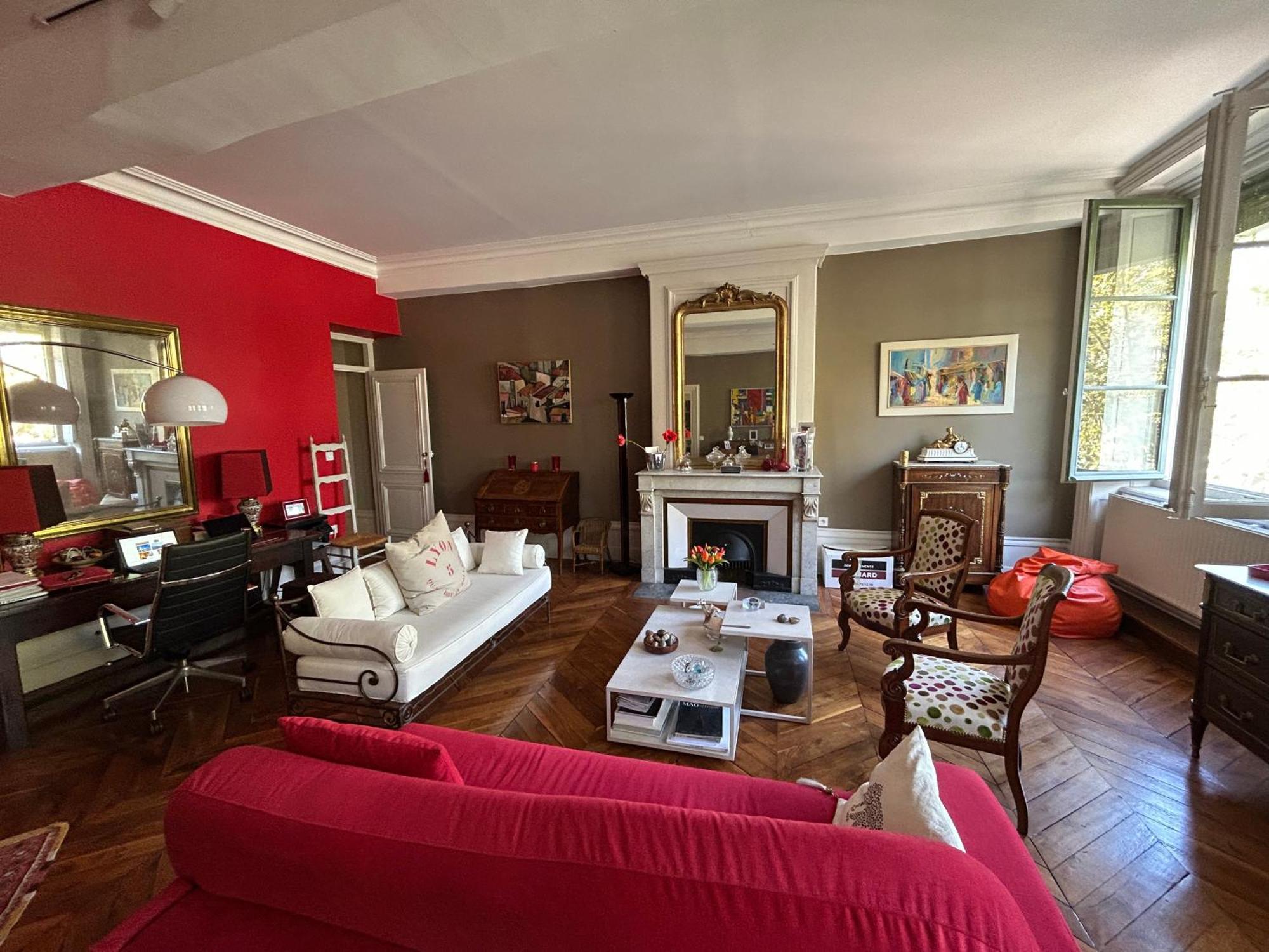 Les 24 Colonnes Apartment *